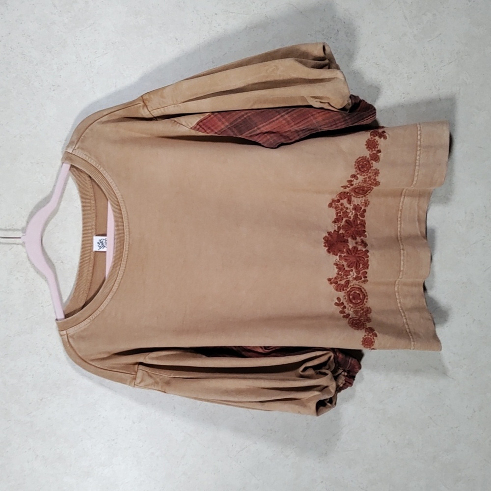 G149 Ivy Jane tan and rust puffy sleeve embroidered fleece top M/L